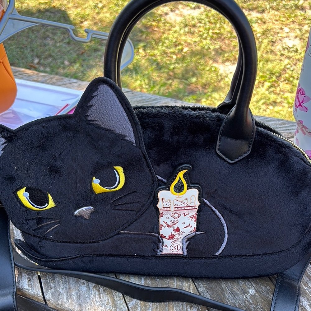 Loungefly Hocus Pocus Binx crossbody purse